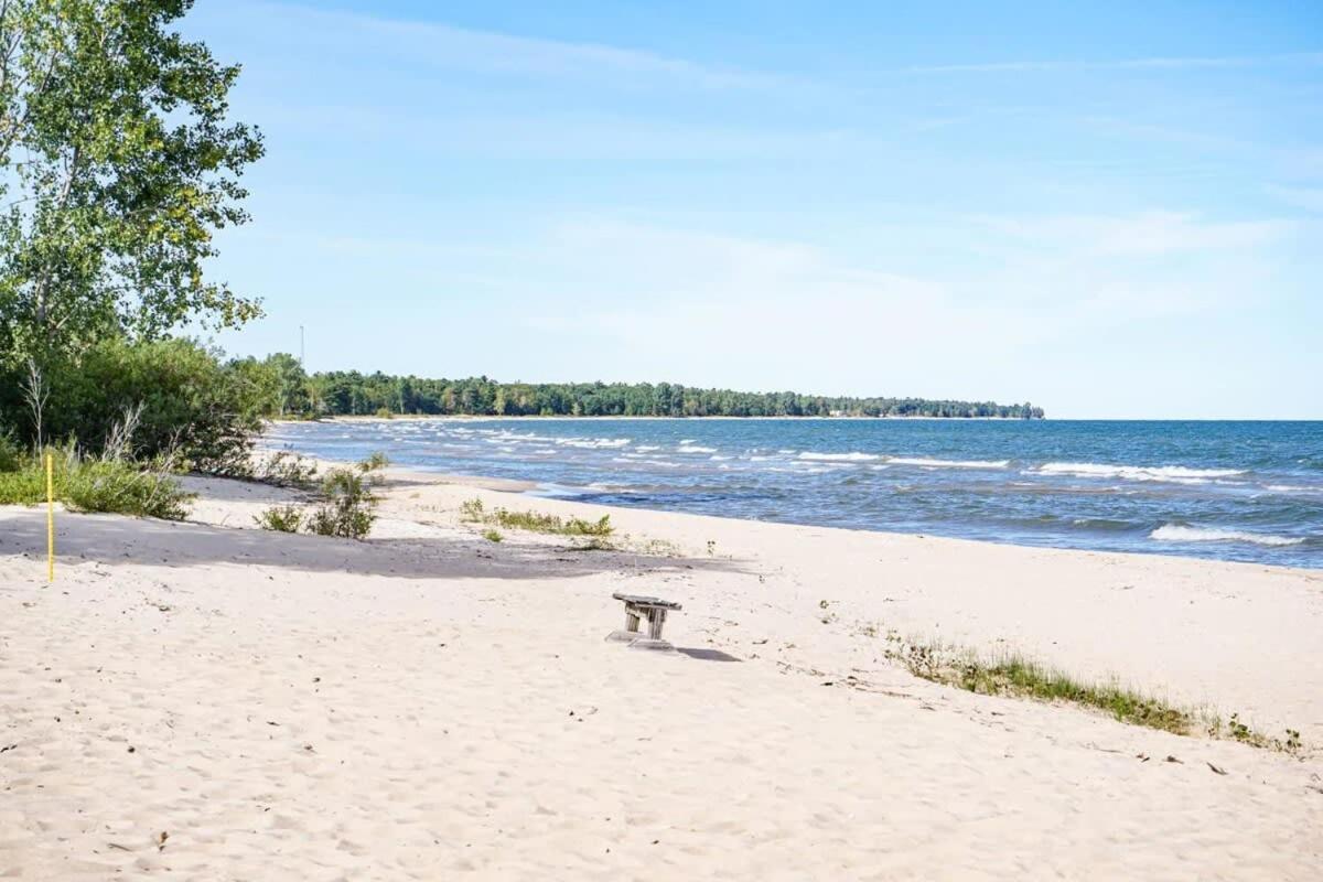 Beach Club Of Oscoda - The Lakeshore Cottage Exterior photo