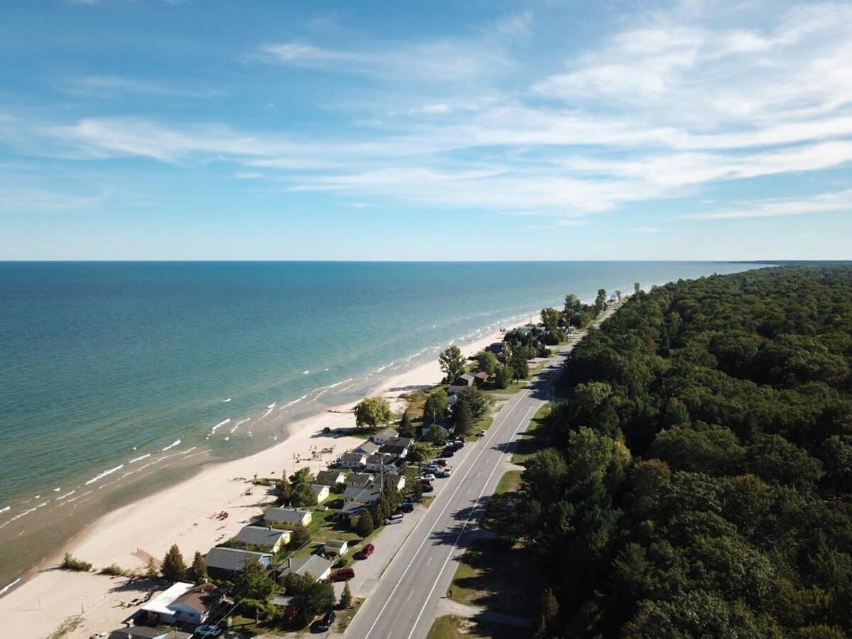 Beach Club Of Oscoda - The Lakeshore Cottage Exterior photo