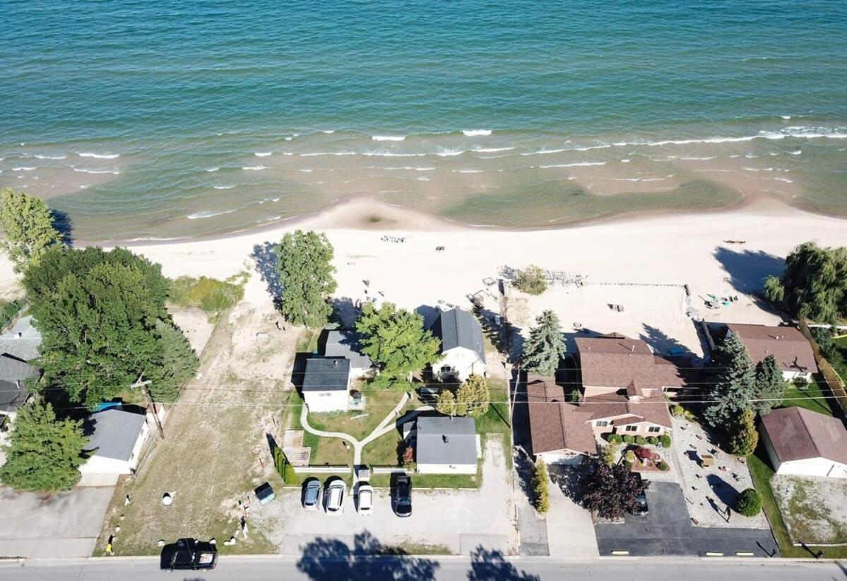 Beach Club Of Oscoda - The Lakeshore Cottage Exterior photo